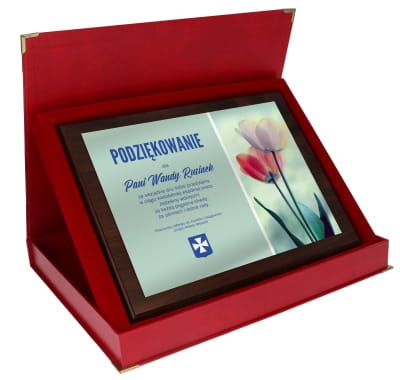 Dyplom drewniany z nadrukiem na srebrnej blaszce HG265 Dyplom drewniany z nadrukiem na srebrnej blaszce HG265